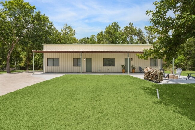 1425 Oak Hollow Dr