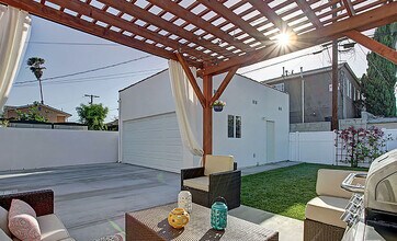 2315 S Cochran Ave in Los Angeles, CA - Building Photo - Building Photo
