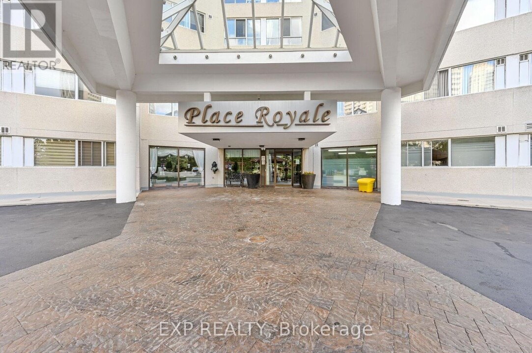 3695-3695 Kaneff Crescent in Mississauga, ON - Building Photo