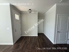 137 Etteinne Garden Ln in Wake Forest, NC - Building Photo - Building Photo