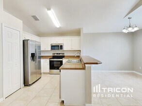 5127 Pineland Ave in Port Orange, FL - Building Photo - Building Photo