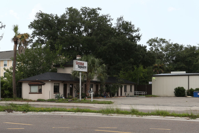 5101 N Main St in Jacksonville, FL - Foto de edificio - Building Photo