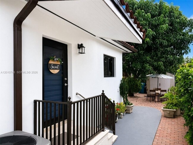 310 NW 32nd Ct in Miami, FL - Building Photo - Building Photo