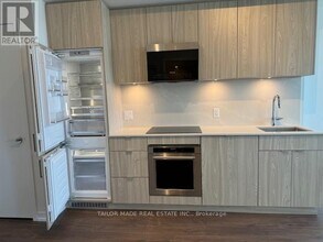 251 Masonry Wy in Mississauga, ON - Building Photo - Building Photo