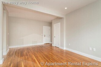 17 Forest St, Unit #4 in Cambridge, MA - Foto de edificio - Building Photo