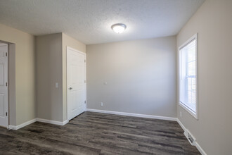 Edge at 1010 Apartments in Lansing, MI - Building Photo - Interior Photo