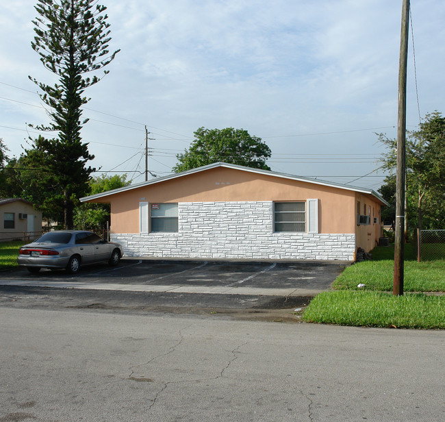 5210 NW 16th St in Fort Lauderdale, FL - Building Photo - Building Photo