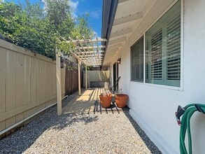 804 E Washington Ave in Escondido, CA - Building Photo - Building Photo