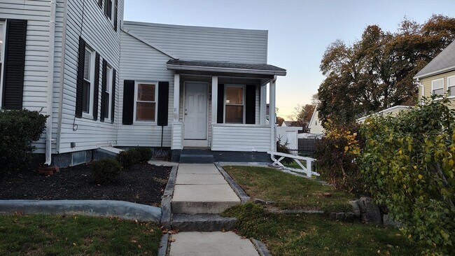 11 Jackson St in Quincy, MA - Building Photo - Building Photo