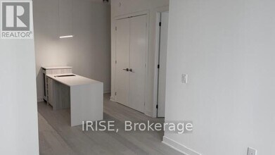 11 Yorkville Ave in Toronto, ON - Building Photo - Building Photo