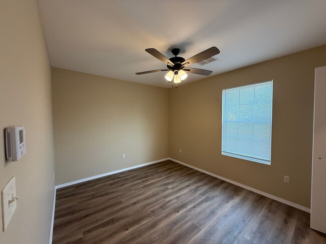 1300 Evergreen Ave in Hollister, MO - Building Photo - Building Photo