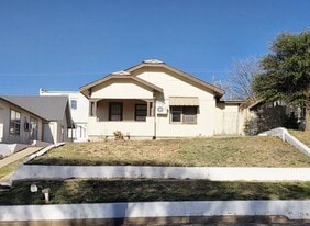 1009 S Main St in Big Spring, TX - Building Photo