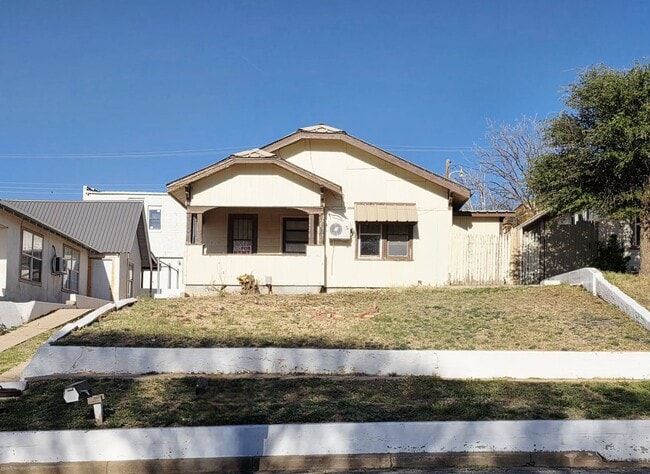 property at 1009 S Main St