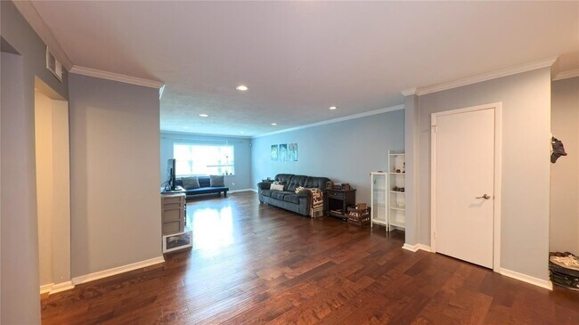 2700 Bellefontaine, Unit A25 in Houston, TX - Building Photo - Building Photo