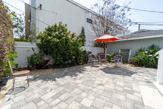 12214 W Sunset Blvd in Los Angeles, CA - Building Photo - Building Photo