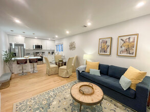 75 Thorndike St, Unit 2T in Cambridge, MA - Building Photo - Building Photo