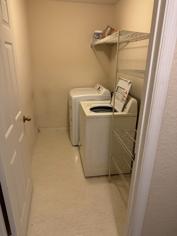 18001 Richmond Pl Dr in Tampa, FL - Building Photo - Building Photo