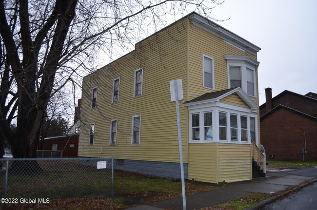 113 15th St-Unit -2 in Watervliet, NY - Building Photo - Building Photo