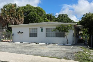 709 13th St in West Palm Beach, FL - Building Photo