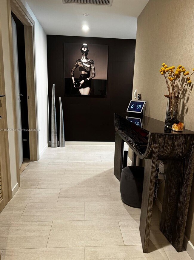 1000 Brickell Plz, Unit 2301 in Miami, FL - Building Photo - Building Photo