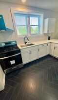 1110 W Marquette Rd, Unit 1 in Chicago, IL - Building Photo