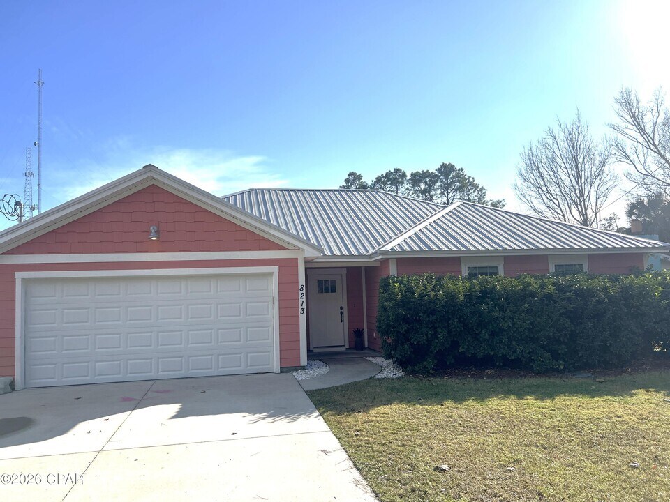 8213 Singletary St in Panama City Beach, FL - Building Photo