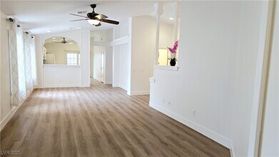 9633 Boylagh Ave in Las Vegas, NV - Building Photo - Building Photo