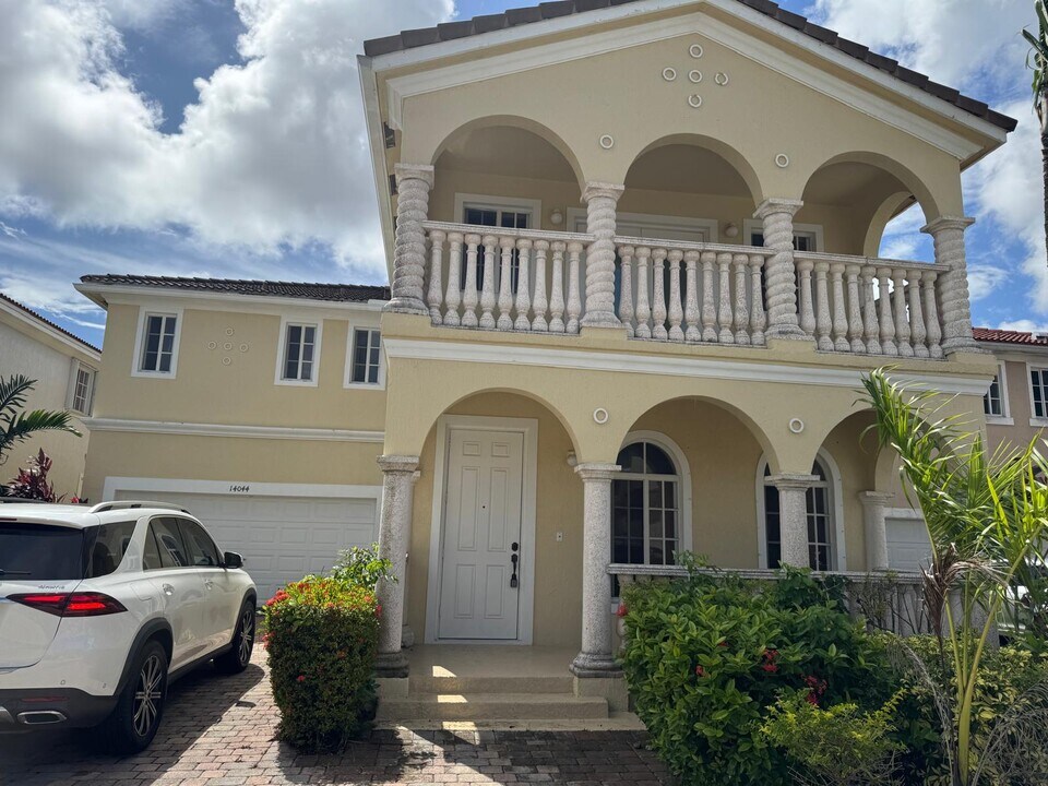 14044 SW 276th Way in Homestead, FL - Building Photo