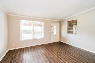 1120 Skye Dr W in Jacksonville, FL - Building Photo - Building Photo