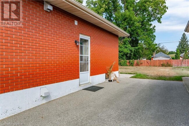 236 Bruce St in Brantford, ON - Building Photo - Building Photo