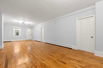 26 Branch St, Unit 1 in Quincy, MA - Foto de edificio - Building Photo
