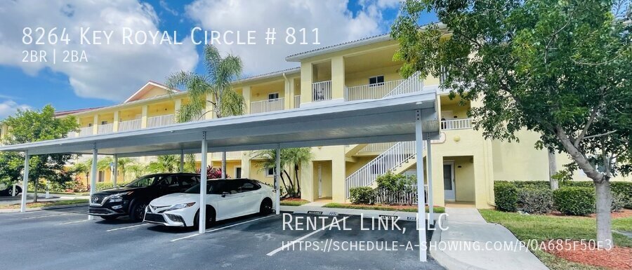 8264 Key Royal Cir in Naples, FL - Building Photo