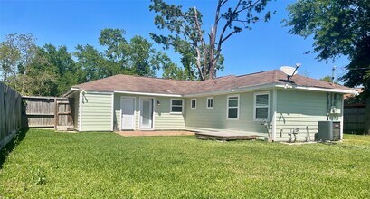 7953 Turquoise Ln in Houston, TX - Building Photo - Building Photo