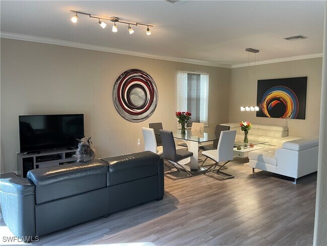 2382 Heydon Cir E in Naples, FL - Building Photo - Building Photo