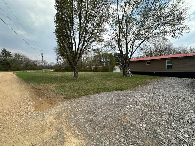 49 Christmas Ln in Adolphus, KY - Building Photo - Building Photo