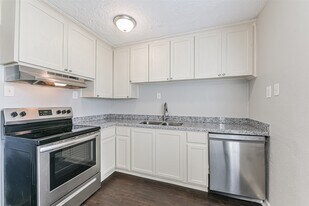 510 S Utah St in La Porte, TX - Building Photo