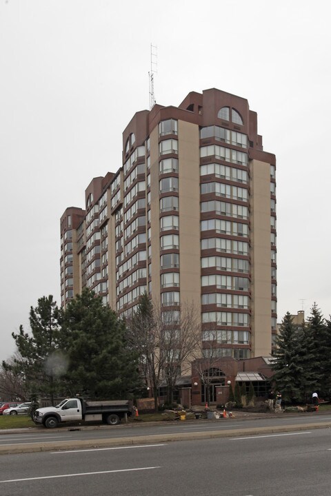 The Fairmont in Mississauga, ON - Building Photo