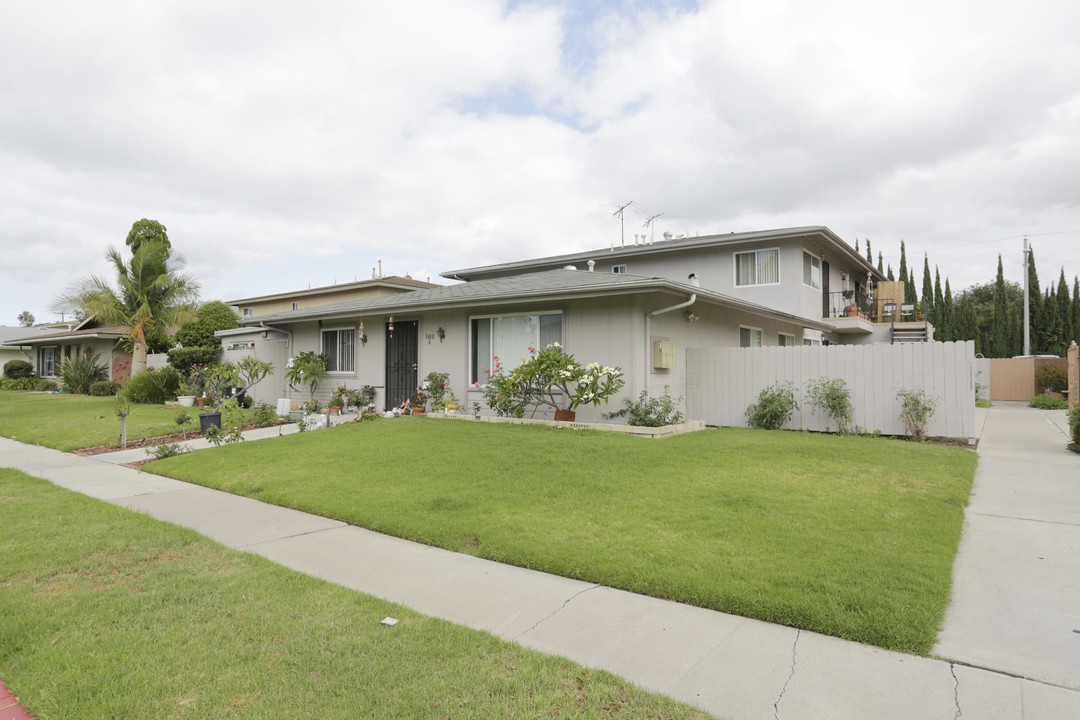 Mesa Verde Spice Streets Fourplex in Costa Mesa, CA - Building Photo