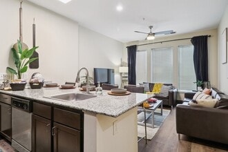 The Hue in Savannah, GA - Building Photo - Building Photo