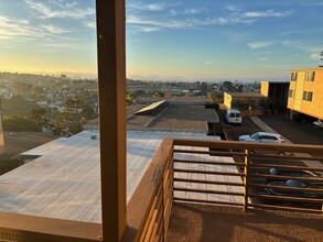 Villa Point Loma in San Diego, CA - Foto de edificio - Building Photo