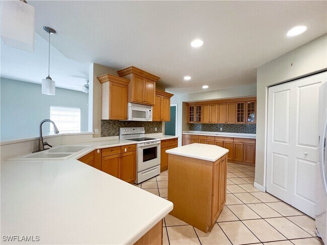 8509 Via Garibaldi Cir in Estero, FL - Building Photo - Building Photo