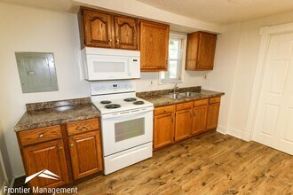 926 Colorado St in Manhattan, KS - Building Photo - Building Photo