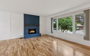 12824 Eagle Ridge Dr in Burnsville, MN - Building Photo - Building Photo