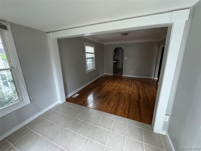 1005 E Evelyn Ave in Hazel Park, MI - Building Photo - Building Photo
