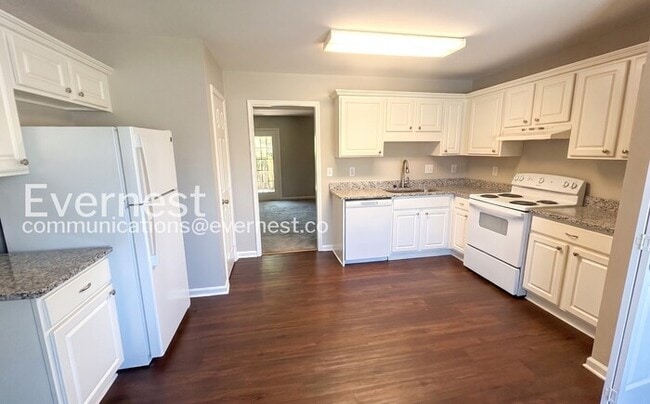 128 Rocky Ridge Dr in Helena, AL - Building Photo - Building Photo