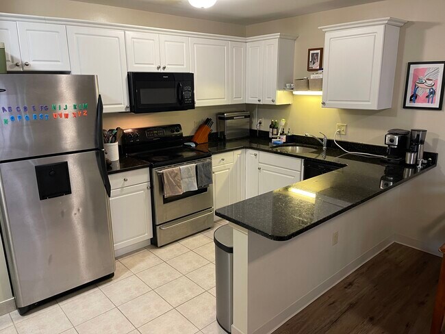 10 Florence St, Unit 200 in Malden, MA - Foto de edificio - Building Photo