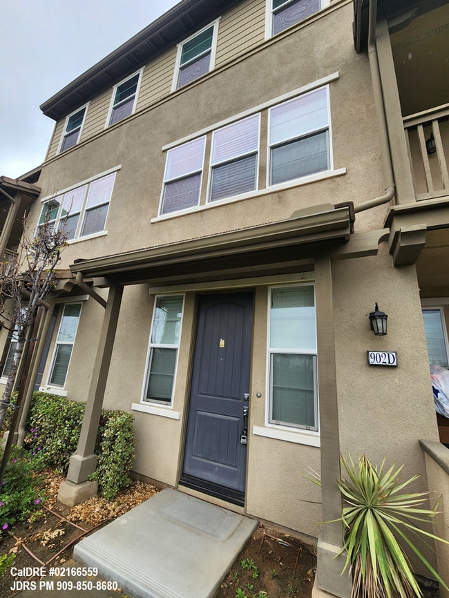 property at 902 Botanica Ln
