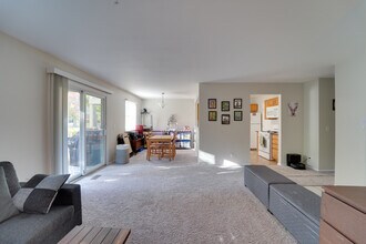 160 Stirling Ln in Schaumburg, IL - Building Photo - Building Photo