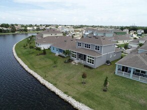 5327 Wishing Arch Dr in Apollo Beach, FL - Building Photo - Building Photo