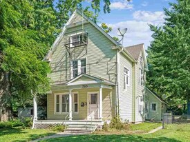 710 Kirkwood Ave, Unit 710 in Iowa City, IA - Building Photo